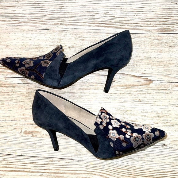 Lori Goldstein Navy Suede and Velvet Floral Print Heels Size 7.5 - Picture 4 of 8